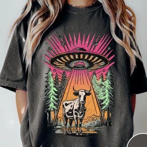 UFO Cow Abduction Shirt, Funny Vintage Retro Graphic Alien T Shirt, Unisex Comfort Colors T Shirt, Paranormal Oversized Aesthetic UFO Tee