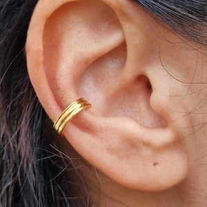 Fake Cartilage Hoop, Huggie Cuff Earring, Unique Gold Jewelry, Non Piercing Jewelry, Gold Cuff Earring, Cuff Earring, No Piercing Ear Cuff