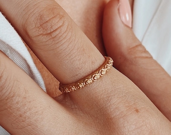 Anillo floral apilable, banda floral de oro de 14k, anillo floral de oro de 14k, joyería de oro macizo, anillo con diseño floral, anillo floral fino, minimalista