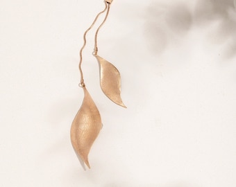 Gold Leaf Necklace, Statement Gold Necklace, Gold Lariat Necklace, Nature Inspired Jewelry, Long Leaf Necklace, Large Leaf Necklace, Unique