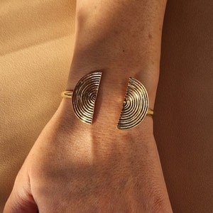 Gold Cuff Bracelet, Spiral Bracelet, Disc Bracelet, Open Cuff Bracelet, Unique Gold Jewelry, Open Bangle Bracelet, Circle Cuff Bracelet