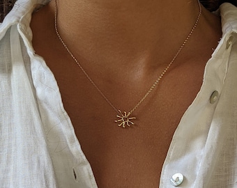 Starburst Necklace, Sun Necklace Gold, Celestial Necklace Gold, Nature Lover Gift, Sunshine Necklace, Gift for Mom, Unique Necklace Pendant