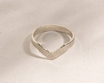 White Gold Chevron Ring, Chevron Wedding Band, Stackable Wedding Band, Solid Gold Jewelry, White Gold V Ring, Gold V Wedding Band, Delicate