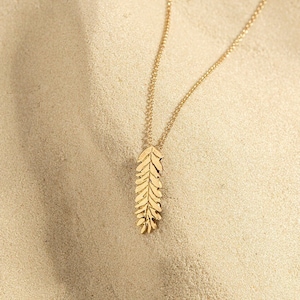 Collana con piuma in oro 14k, collana con ciondolo di piuma, collana con piuma boho, regalo per amanti della natura, gioielli in oro massiccio, collana lunga con piuma