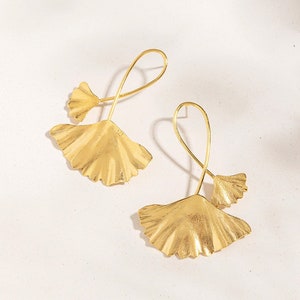 Ginkgo Leaf Drop Earrings, Gold Fan Earrings, Gold Ginkgo Earrings, large leaf Earrings, Botanical Earrings, Dangle leaf Earrings, statement