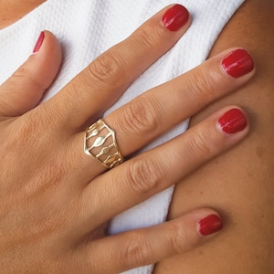 Einzigartiger 14k Goldring, einzigartiger massiv Goldring, Massivgoldschmuck, 14k Goldschmuck, Statement Ring, zarter Ring, moderner Ring, ungewöhnlicher Ring
