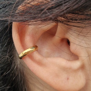 Huggie Cuff Earring, No Piercing Ear Cuff, Gold Cuff Earring, Unique Gold Jewelry, Non Piercing Jewelry, Cuff Earring, Fake Cartilage Hoop