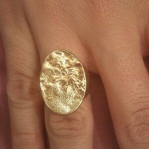 Large Signet Ring, Gold Signet Rings for Women, Oval Signet Ring, Patterned ring, Big rings For Women, Textured Ring, Unique Rings for Her image 5