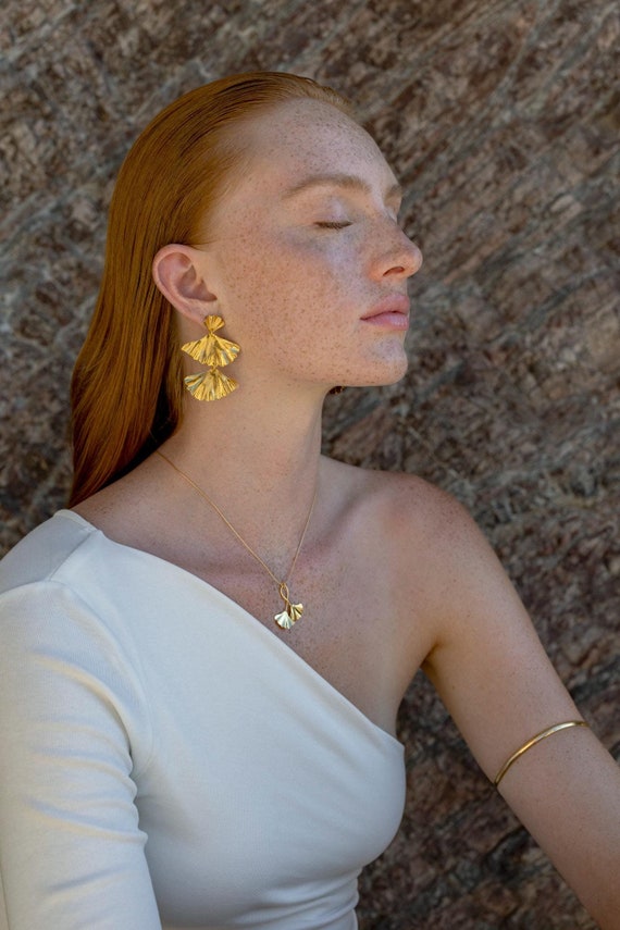 ロングゴールドイヤリング、ロングゴールドドロップイヤリング、自然  