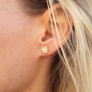 14k Gold Sonne Ohrringe, Sonne Ohrstecker, himmlischen Schmuck, solides Gold Sonne Ohrring, Sunburst Ohrringe, Sonnenschein Ohrringe, Sonnenstrahl Ohrringe