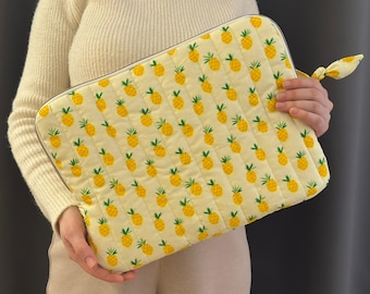 Handmade 14-inch laptop sleeve with pineapple pattern – padded, 100% cotton, zipper