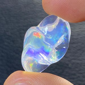Water Opal with its beautiful sparkles, Water Opal Contraluz, Contra Luz, FreeForm, 17.20 carats 24X16X12 mm