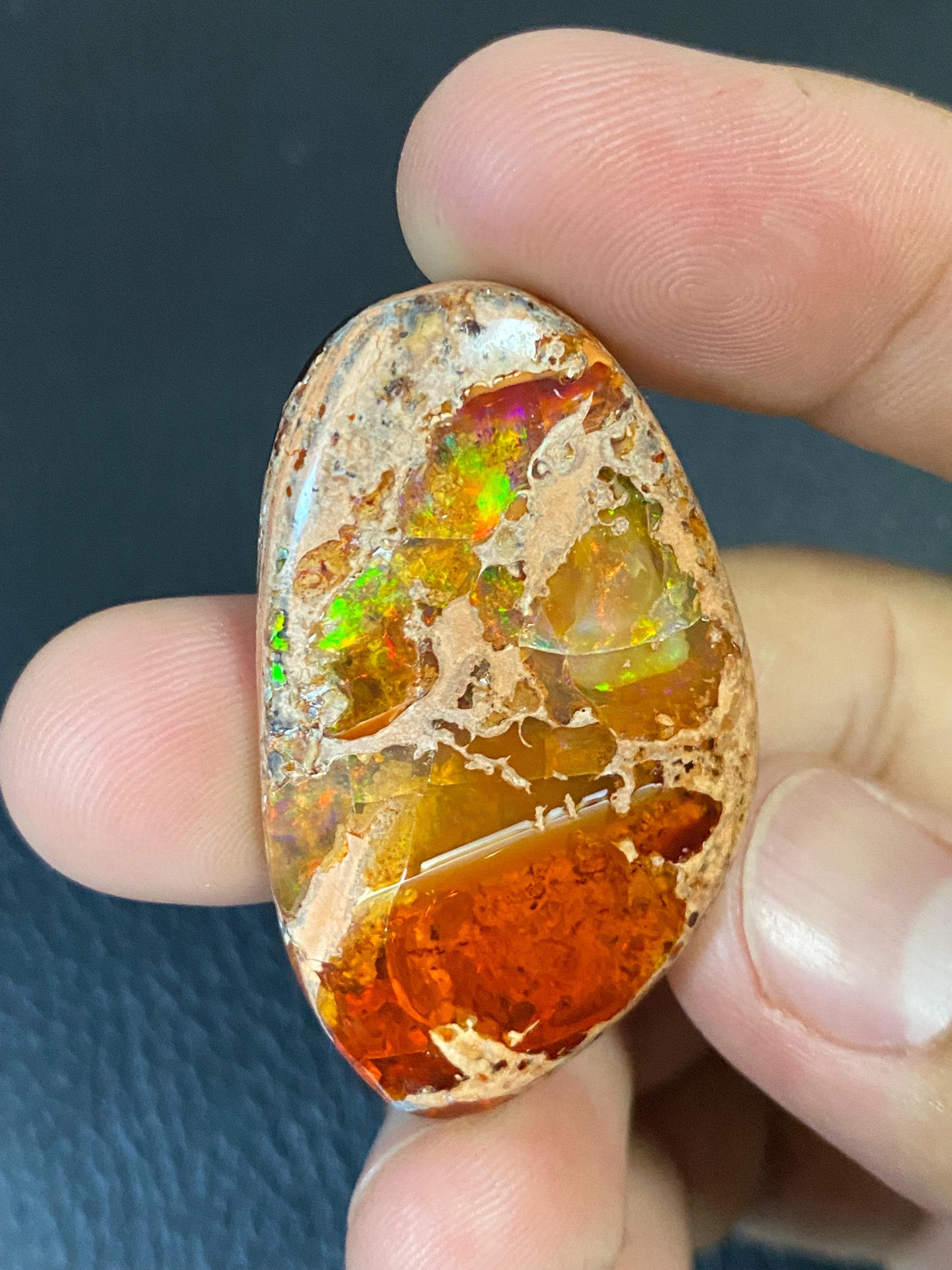 AAA ファイア マトリックス オパール カボション: 天然宝石 (51.11