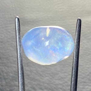 Amazing Mexican Water Opal with its beautiful sparkles, Contraluz, FreeForm 8.50 carats 15X11X8 mm