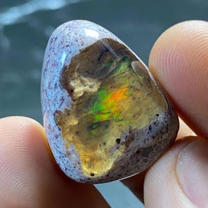 Mexican Matrix Opal Contraluz  - Natural Transparent Opal with Play of Color - Rare Fire Opal from Mexico - Unique Gemstone for Jewelry