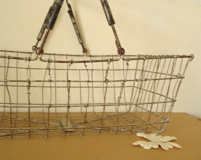 Vintage Market Basket, to Market, to Market a Farmhouse or Cottage