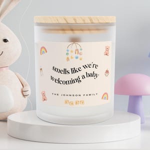 Candela personalizzata per baby shower: regalo per neomamme profumata alla vaniglia