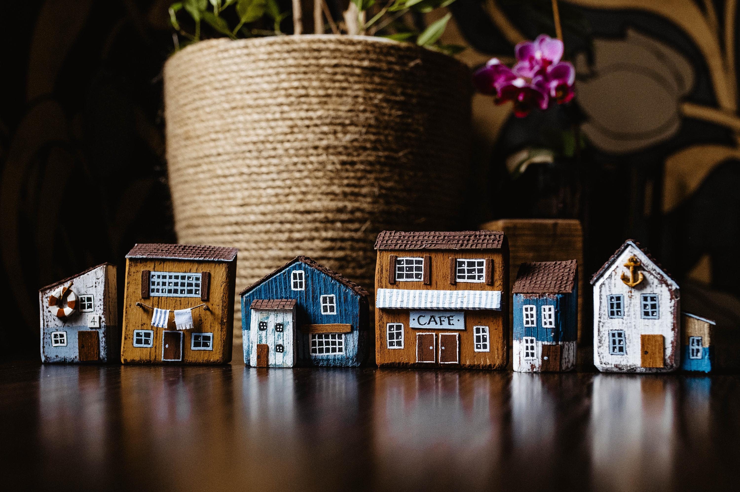 Driftwood Beach Cottage Set: Miniature Coastal Village Decor
