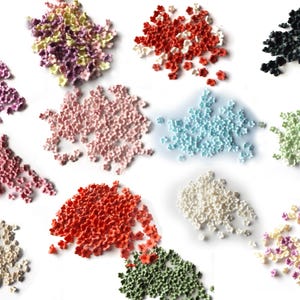 100 mini fiori di zucchero da 1,3 cm, decorazioni commestibili per torte e cupcake, in pasta di zucchero, 5 petali, decorazione per torta nuziale, decorazioni floreali pastello.