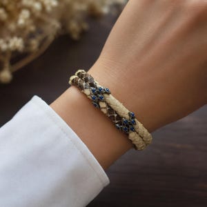 Bracelet en cuir de python naturel orné de pierres bleues, manchette double couche en véritable peau de serpent, bracelet à breloque feuille d'argent, bijoux bleu saphir