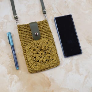 かぎ針編みのグリーンラフィアクロスボディバッグ、ボヘミアン風の携帯電話用財布、フェイクレザーストラップ付き、カードポケット付き小型トラベルバッグ、女性へのギフト