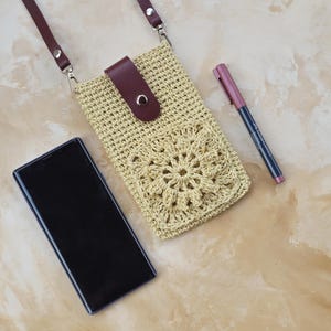 Borsa a tracolla in rafia all'uncinetto, borsa per telefono boho con cinturino in similpelle, piccola borsa da viaggio con tasca per carte, regalo per donna