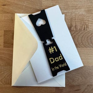 Carte de fête des pères avec mini enseigne -- papa numéro un / beau-père - mini enseignes -- jolies cartes