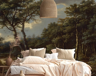 Könnte beinhalten: Ein Bett mit einer weißen und beige gestreiften Bettdecke und einer beigefarbenen Tagesdecke. Das Bett steht vor einer Wandmalerei, die eine Waldszene mit blauem Himmel und Wolken darstellt. Über dem Bett hängt eine Hängeleuchte aus Weidengeflecht.