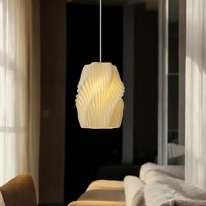 Wavy 3D Printed Pendant Lampshade: Modern Hanging Light Fixture