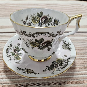 Royal Windsor Pink Antique Rose Floral Cup & Saucer Set; Vintage England Teacup