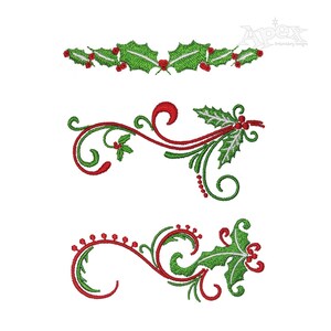 Peut inclure: Trois motifs de broderie de Noël avec des feuilles et des baies de houx vertes et rouges. Les motifs comprennent une bordure de houx et deux motifs tourbillonnants décoratifs avec des accents de houx. Le logo Apex Embroidery Designs est en haut à droite.