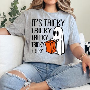 Halloween Geist Shirt: Verspieltes &#39;It&#39;s Tricky&#39; Design - Unisex S-XXL