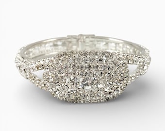 Pulsera tipo brazalete con pedrería vintage, joyería nupcial en tono plateado
