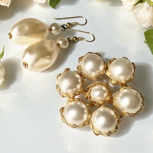 SALE Vintage Faux Pearl Brooch and Earrings Set: Cream Goldtone Jewelry