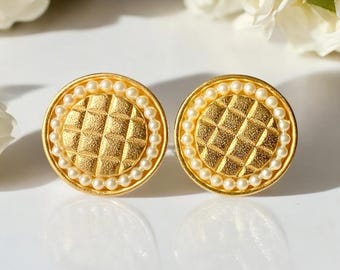 Vintage Designer Ooops A Daisy Gold Tone Quilted Faux Pearl Clip On Statement Earrings