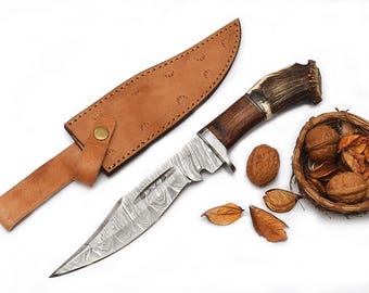 Engraved Damascus Steel Knife: Stag Horn Handle, Leather Sheath
