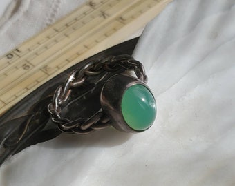Vintage sterling braid ring with chrysoprase cabochon