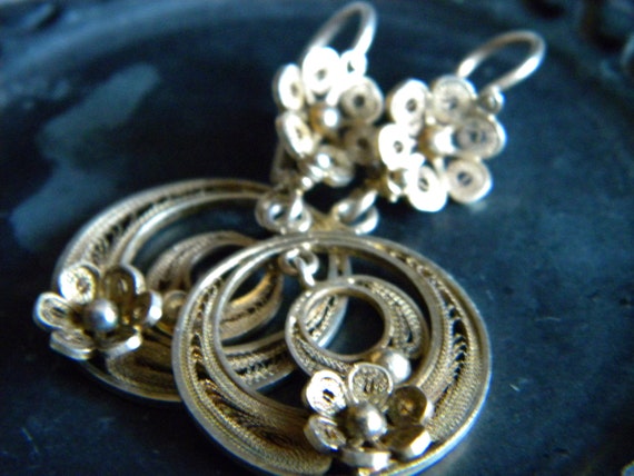 Unmarked gilt sterling silver filigree flower dan… - image 1