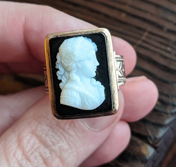 Magnificent carved onyx hardstone and rose gold l… - image 4