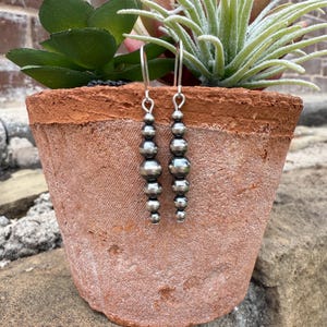 Oxidized Sterling Silver pearl earrings, graduated Style, western jewelry, gift. bild 3