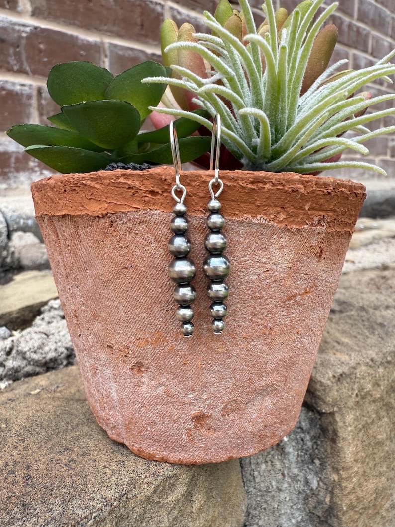 Oxidized Sterling Silver pearl earrings, graduated Style, western jewelry, gift. bild 3