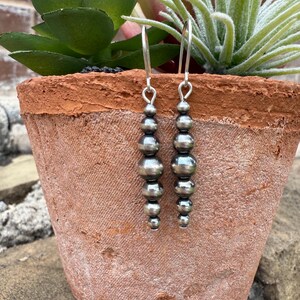 Oxidized Sterling Silver pearl earrings, graduated Style, western jewelry, gift. bild 5