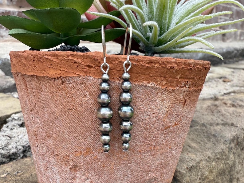 Oxidized Sterling Silver pearl earrings, graduated Style, western jewelry, gift. bild 1