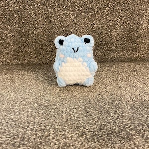 Crochet Frog Plush | Handmade Amigurumi Frog Toy | Kawaii Stuffed Animal | Cute Gift for Frog Lovers | Cottagecore Decor | Plushie Toy