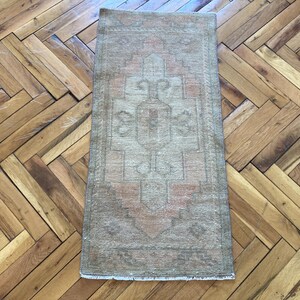 1.3x2.8ft, Small Pink rug, Turkish rug, Vintage mini rug, Faded rug, Pale rug, Boho decor rug, Doormat rug, Oushak rug, Wool rug, Bath rug