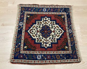 Square rug, Turkish rug, Wall decor rug, Vintage rug, Ethnic Rug, Small Red rug, Boho Wool rug, Doormat, Oushak rug, Bath rug, 1.6x1.7 ft
