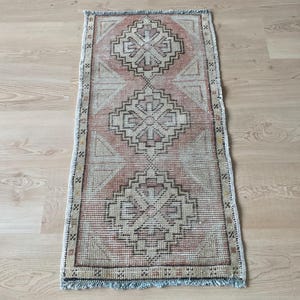 1.5x3 ft, Turkish rug, Antique rug, Small Vintage rug, Oriental rug, Faded Pink rug, Mini rug, Boho Wool rug, Doormat, Oushak rug, Bath rug