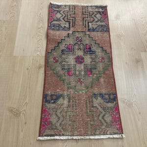 1.3x2.8 ft, Small Turkish rug, Mini rug, Ethnic rug, Faded Pink rug, Vintage rug, Wool rug, Boho decor rug, Doormat, Oushak rug, Kitchen rug