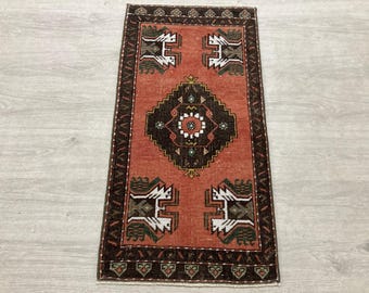 Small Pink rug, Vintage rug, Turkish mini rug, Antique rug, Rustic rug, Bohemian rug, Oushak rug, Wool rug, Doormat rug, Bath rug, 1.6x3.1ft