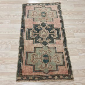 Small Pink rug, Vintage mini rug, Turkish rug, Ethnic rug, Bohemian rug, Faded rug, Doormat rug, Oushak rug, Wool rug, Bath rug, 1.6x3.1ft